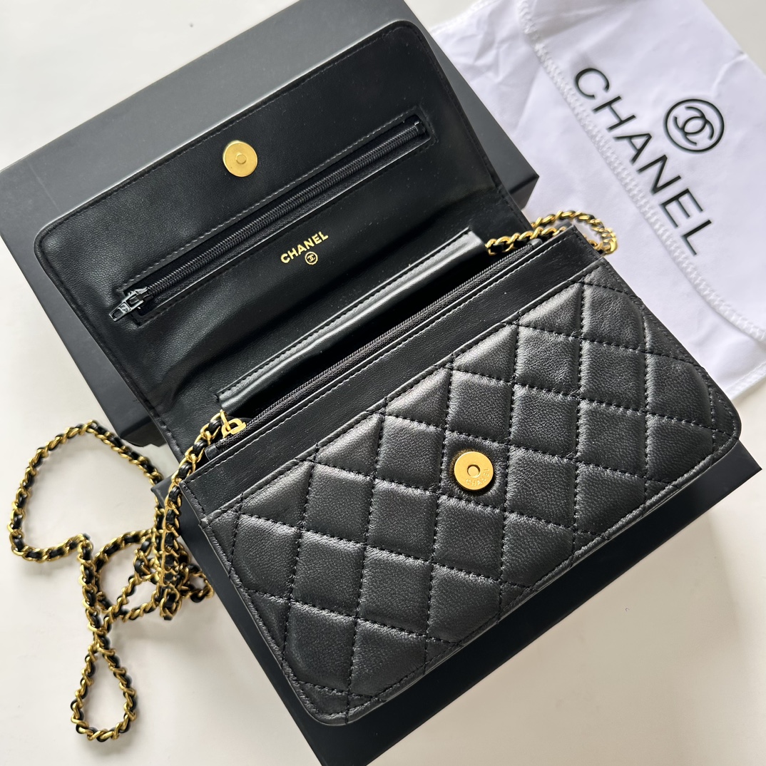 Chanel New cf Woc 132983