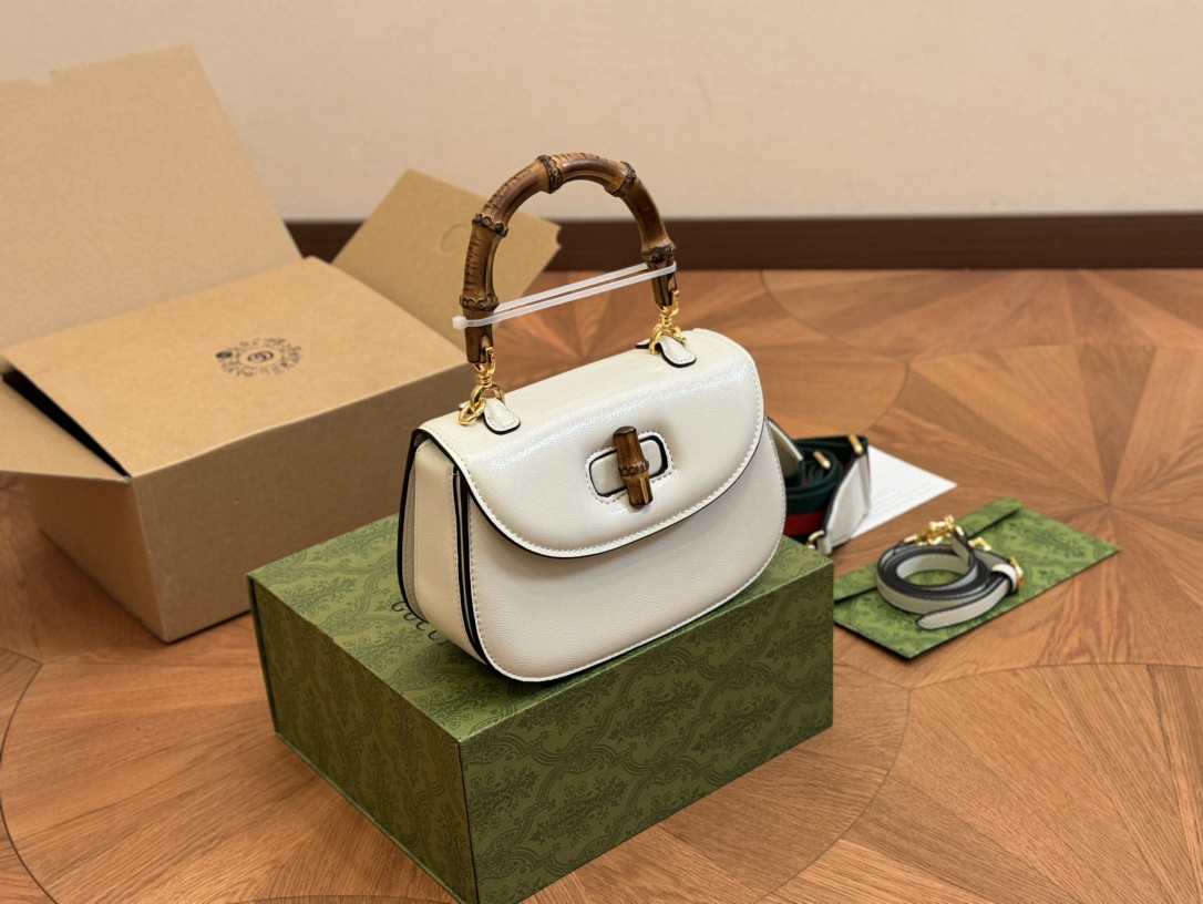 Gucci Diana bamboo handbag