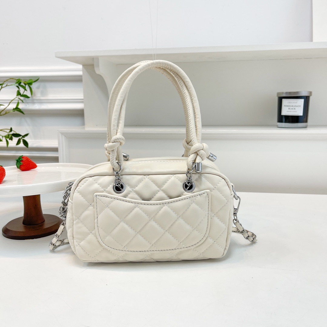 Chanel hand bag 134367