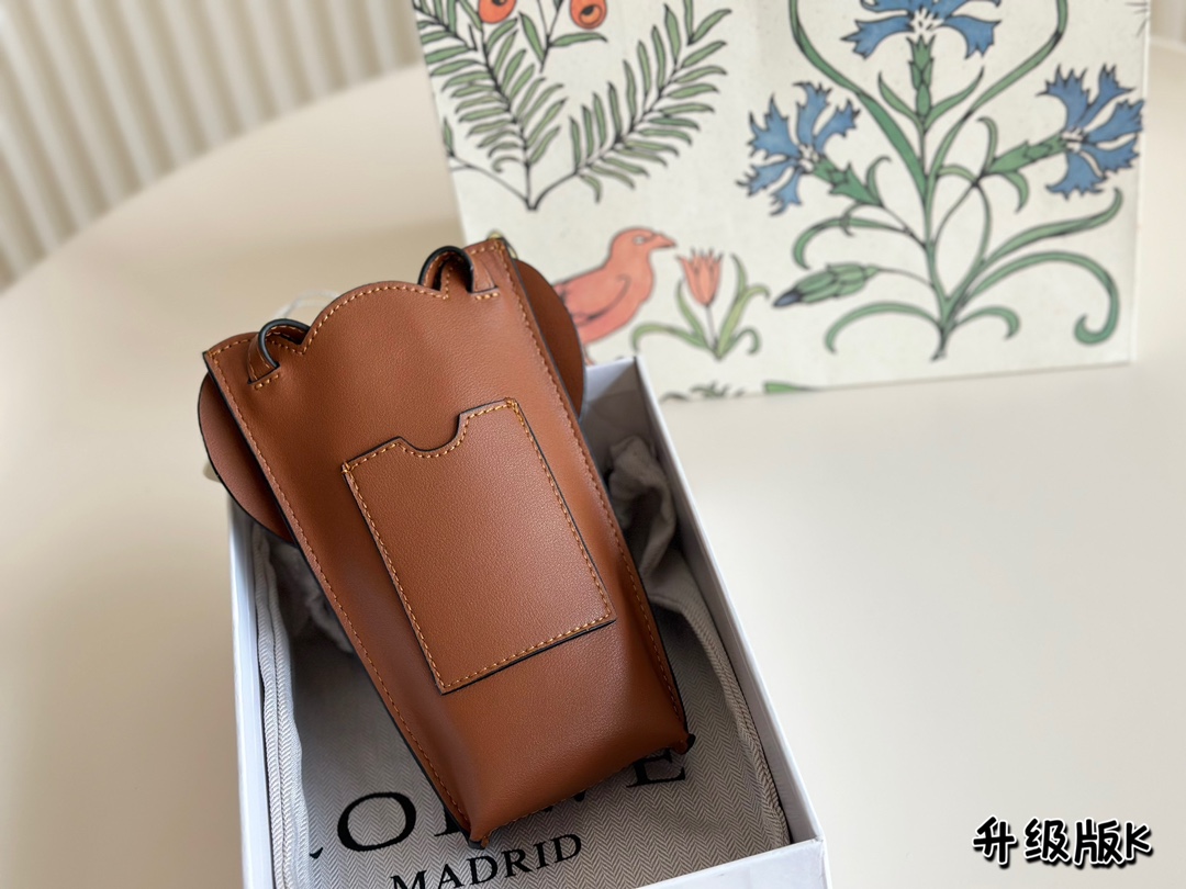 LOEWE Elephant Cowskin phone bag