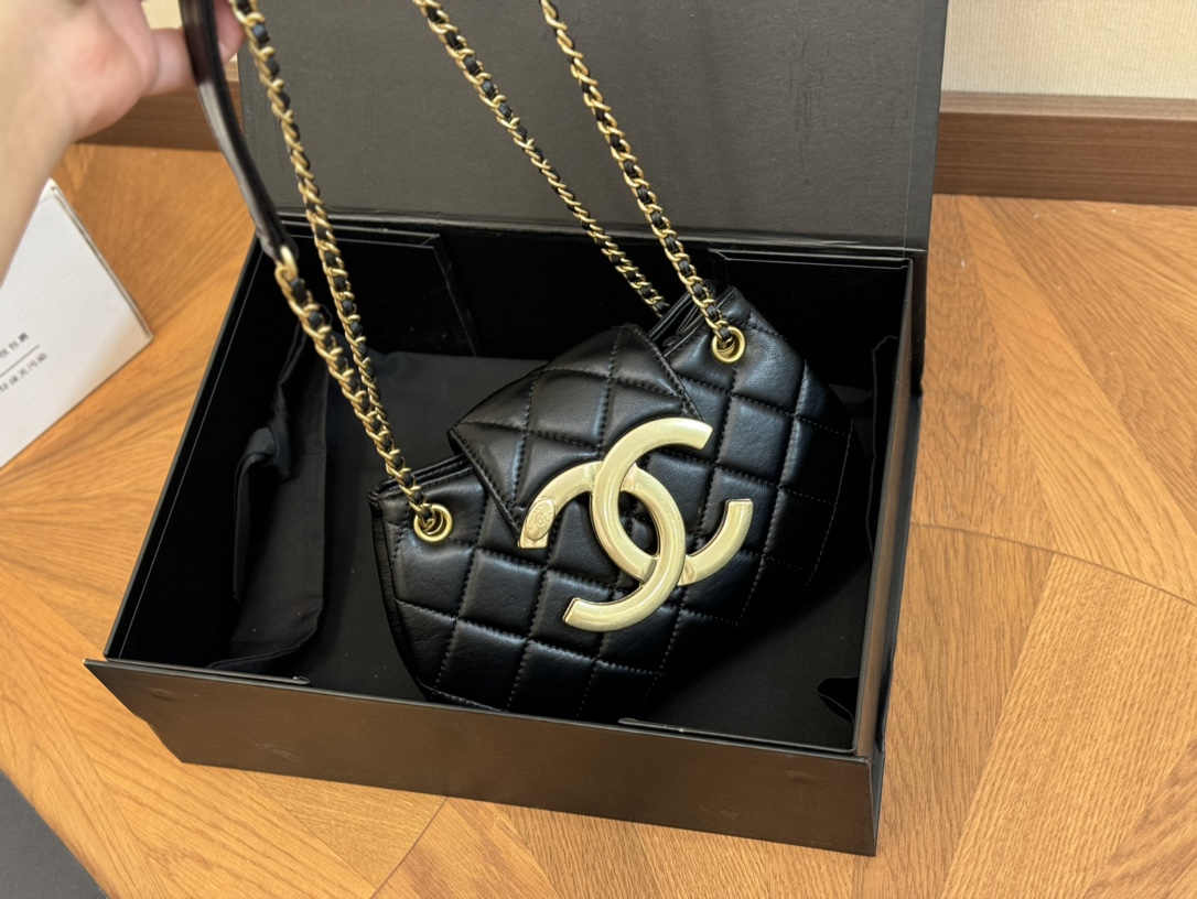 Chanel lambskin cc bag