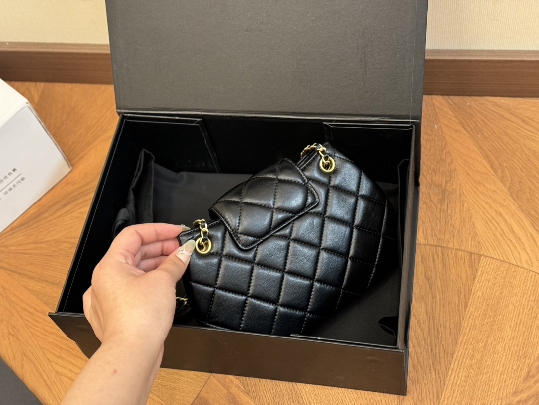 Chanel lambskin cc bag