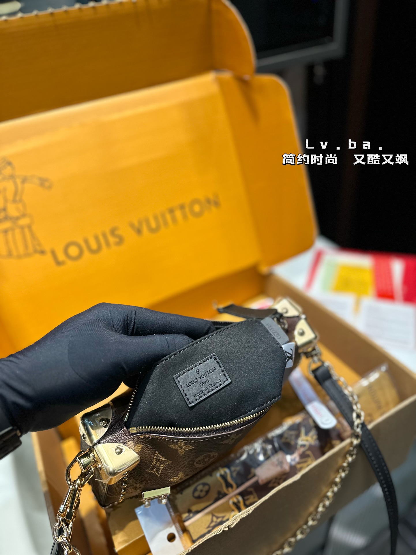 LV M20250 Slim Trunk bag