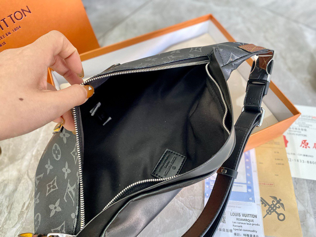 LV POCHETTE VOYAGE Monogram Eclipse Waist bag