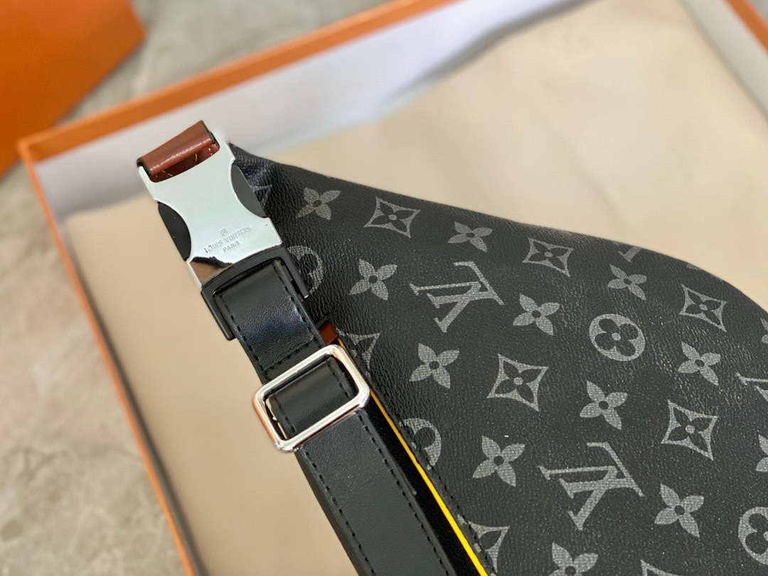 LV POCHETTE VOYAGE Monogram Eclipse Waist bag