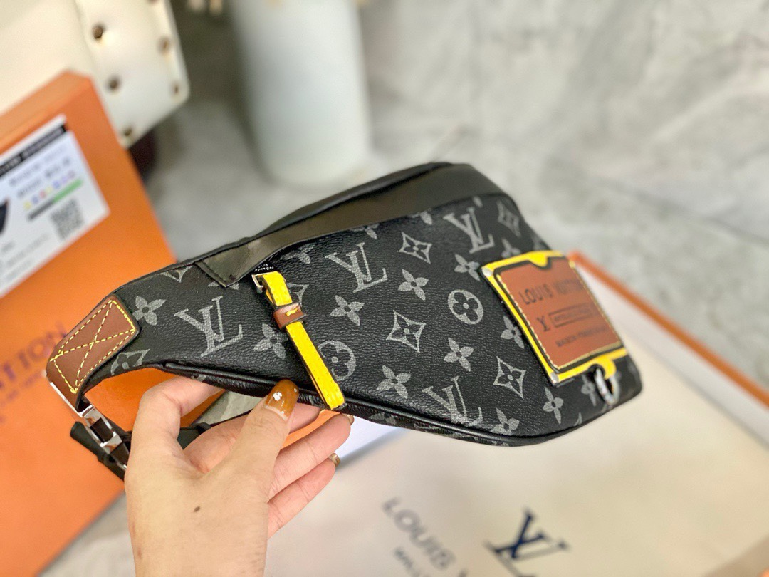 LV POCHETTE VOYAGE Monogram Eclipse Waist bag