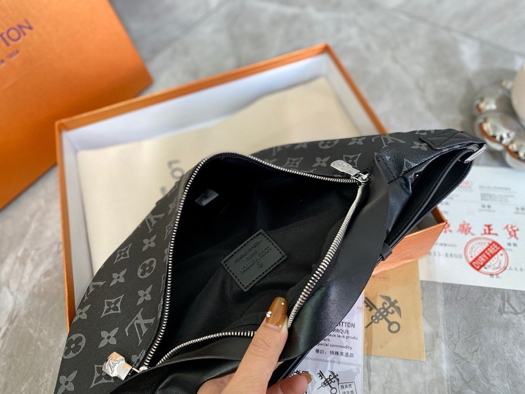 LV POCHETTE VOYAGE Monogram Eclipse Waist bag