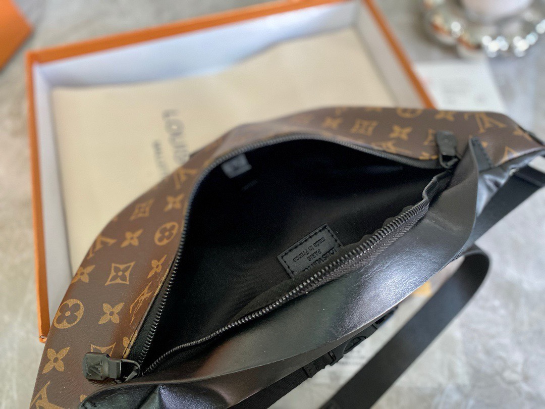 LV POCHETTE VOYAGE Monogram Eclipse Waist bag