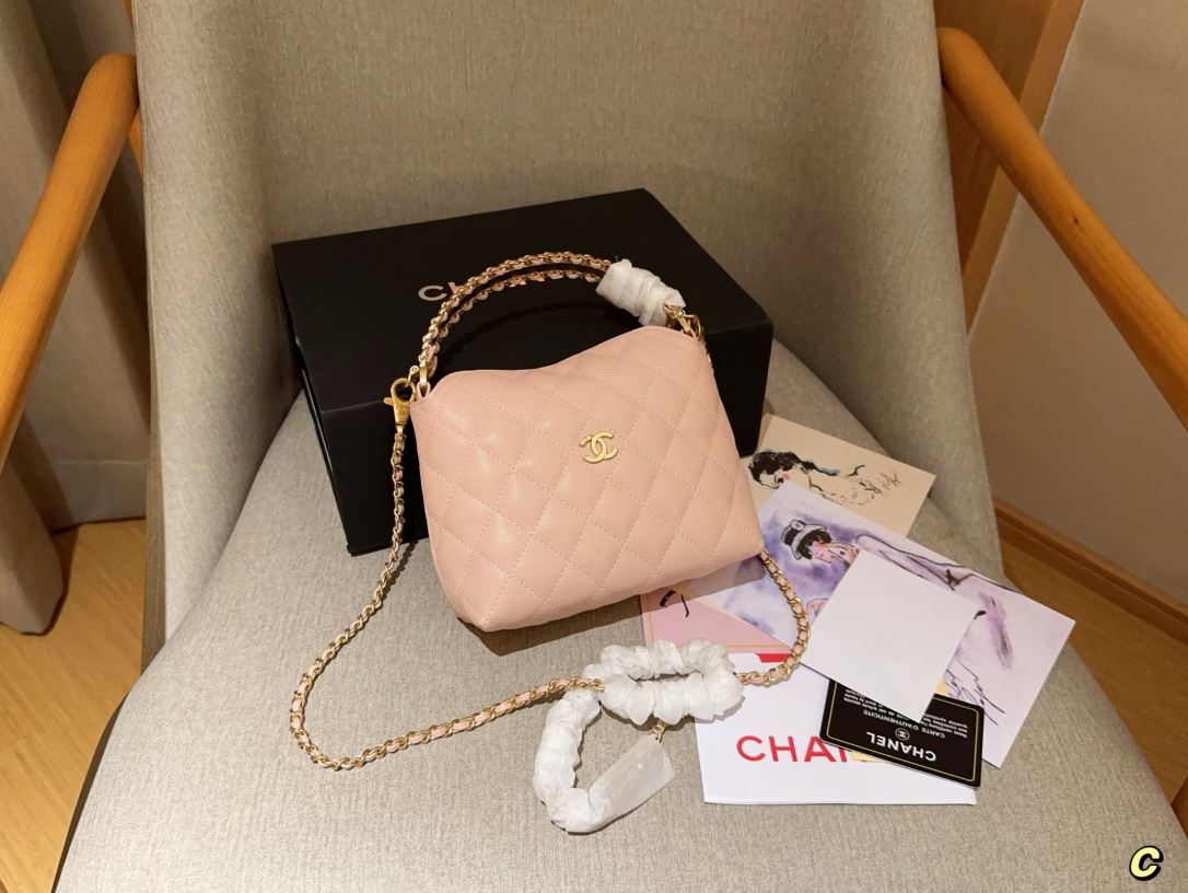 Chanel 24A CC lambskin Handbag