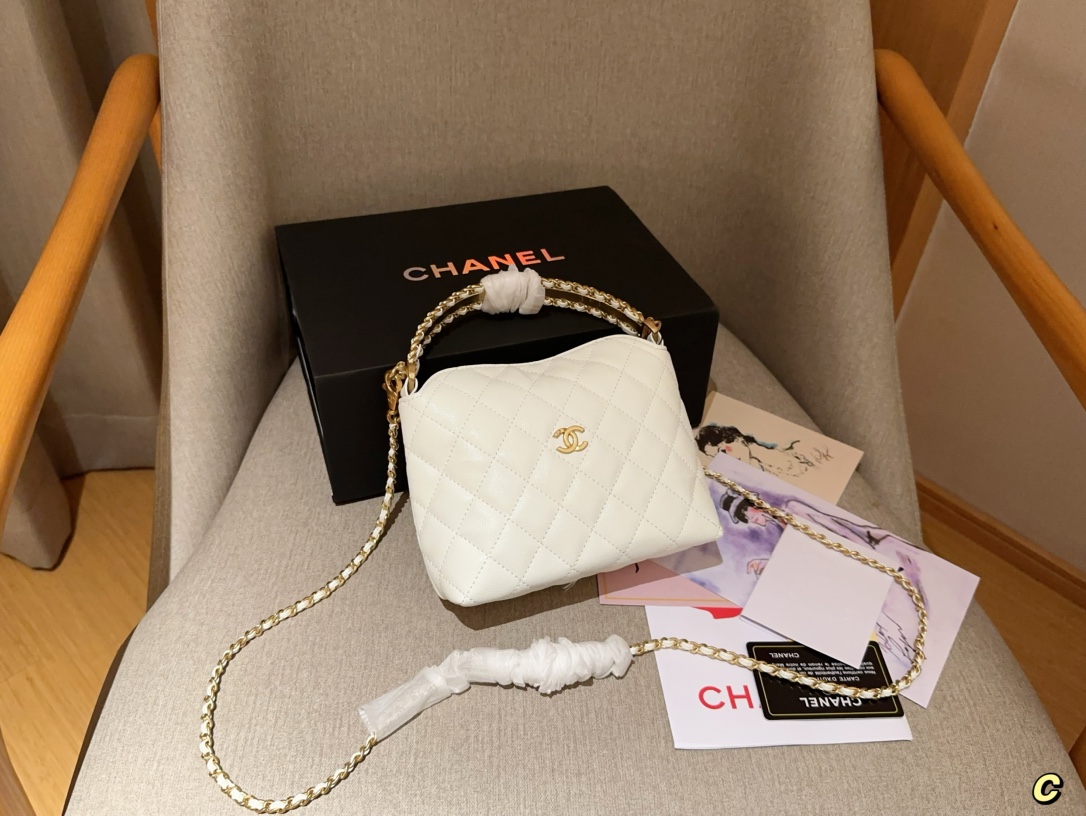 Chanel 24A CC lambskin Handbag