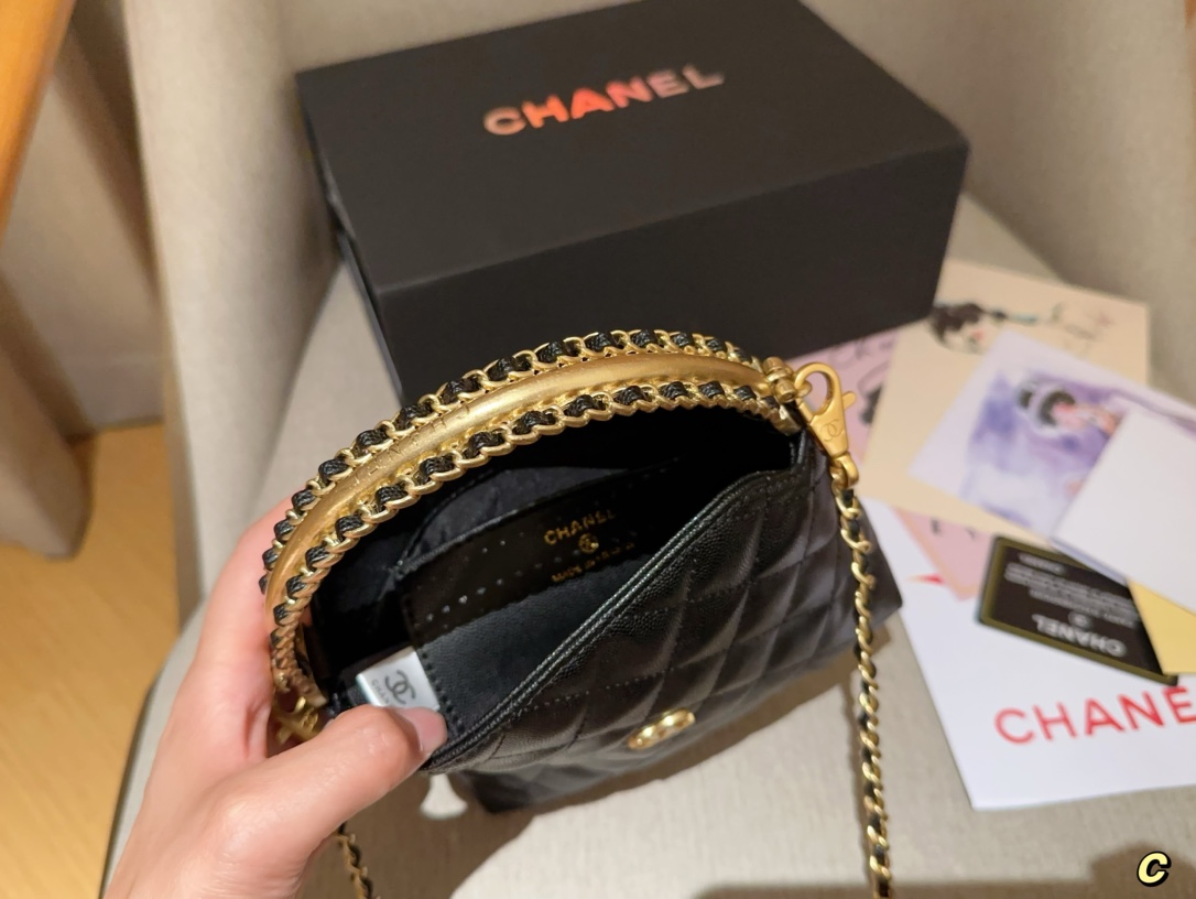 Chanel 24A CC lambskin Handbag