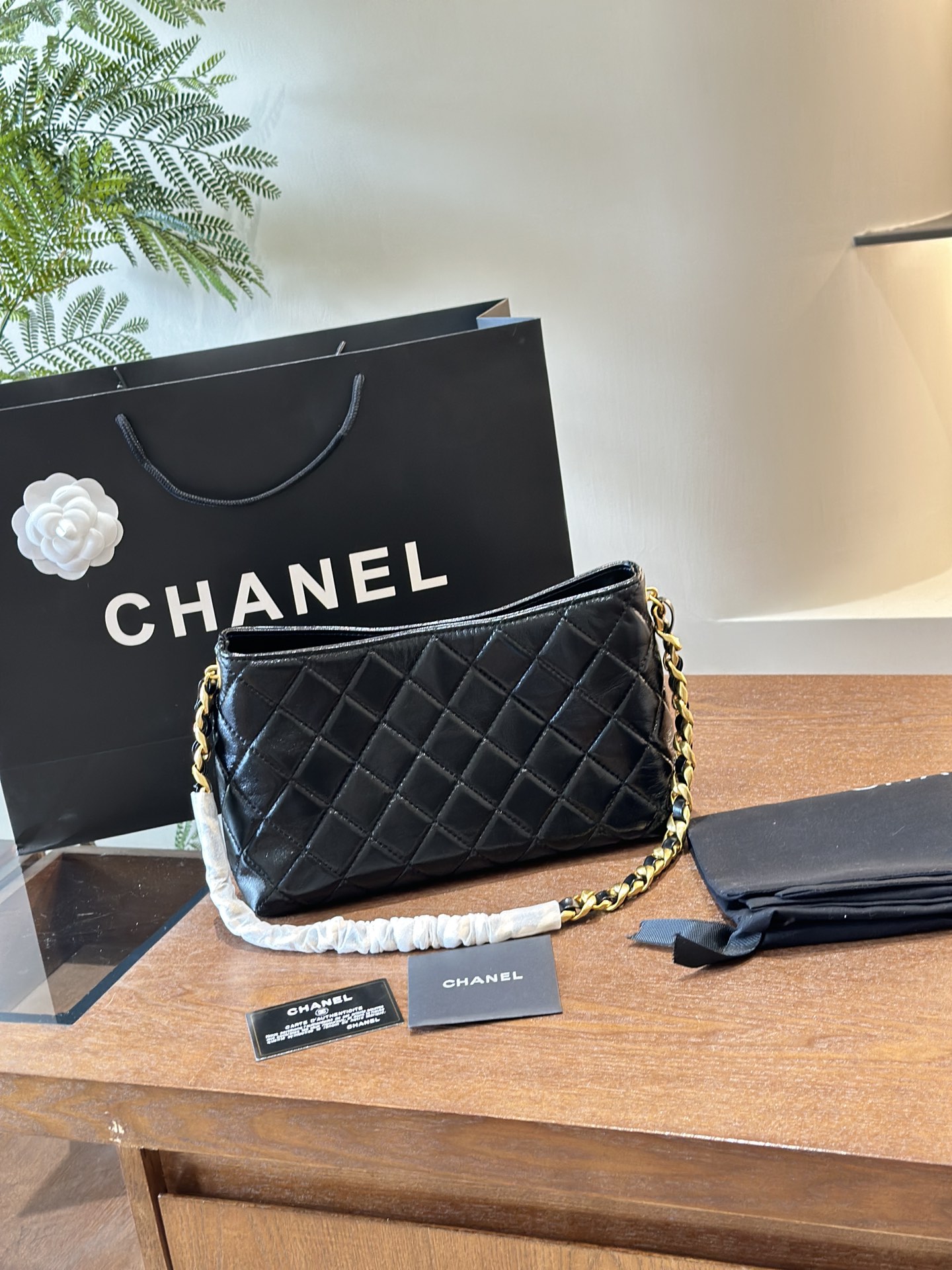 Chanel 24B cowskin leather handbag