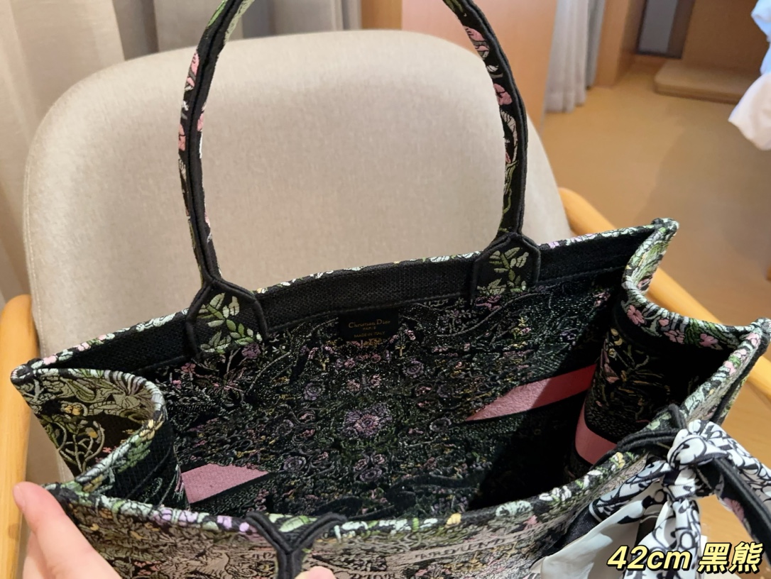 Dior Large Book tote embroidery bag 135484