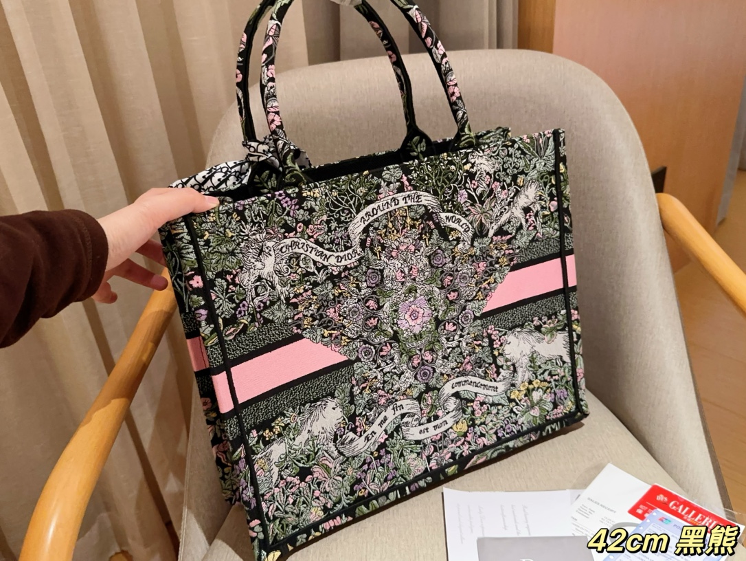 Dior Large Book tote embroidery bag 135484