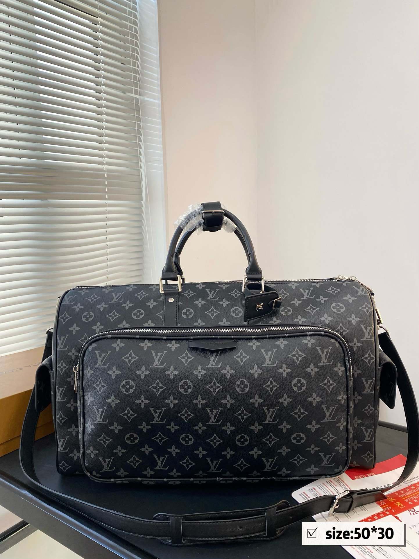 LV travel bag large handbag 135498